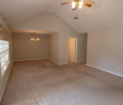 2nd image of 5 Boone Hill Ct