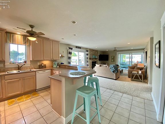 4th image of 10654 E Bayshore Building 15