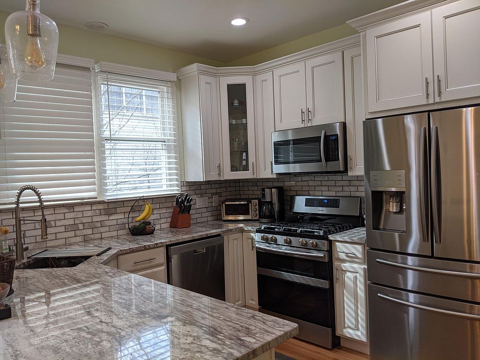 1st image of 3813 Courtland Cres