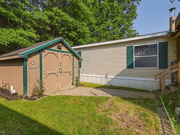 3rd image of 9782 Hemlock Ln