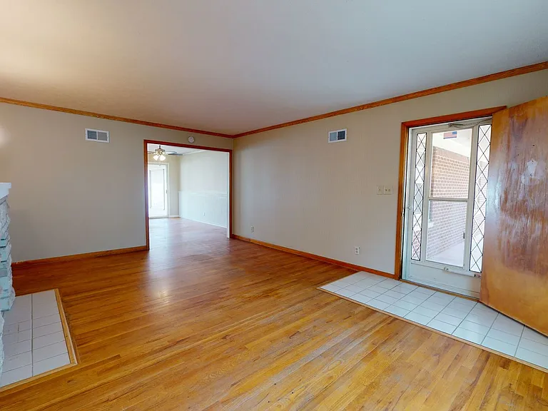1208 Truman St — Photo 3