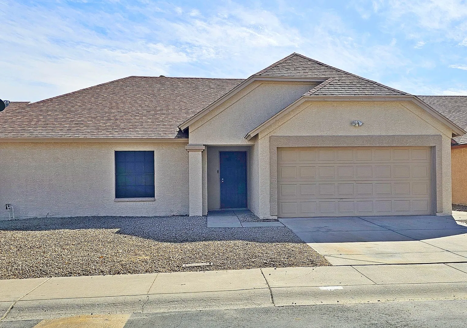 Renovated 4 Bedroom 2 Bathroom in Glendale! — Photo 2