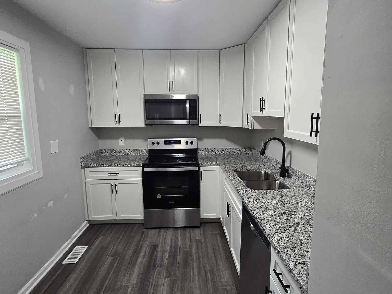 2 bed, 750 sqft, $1,600 — Photo 3