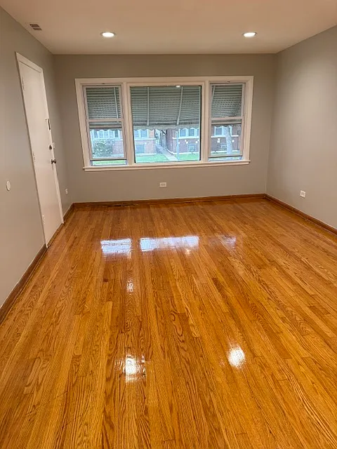 3 bed, 1.5 bath, 1000 sqft, $1,850 — Photo 2