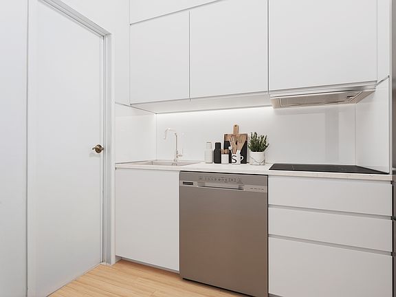 5th image of 958 Madison Ave APT 5R