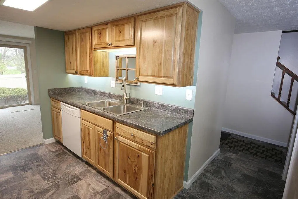 3 bed, 1.5 bath, 1400 sqft, $1,800 — Photo 4