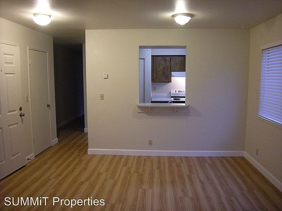 3rd image of 568 Markham Ave #B