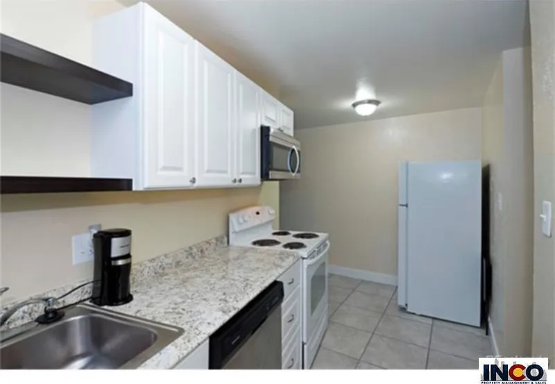 Move-In Special: Qualified applicants with strong credit, positive rental history, and verifiable em — Photo 4