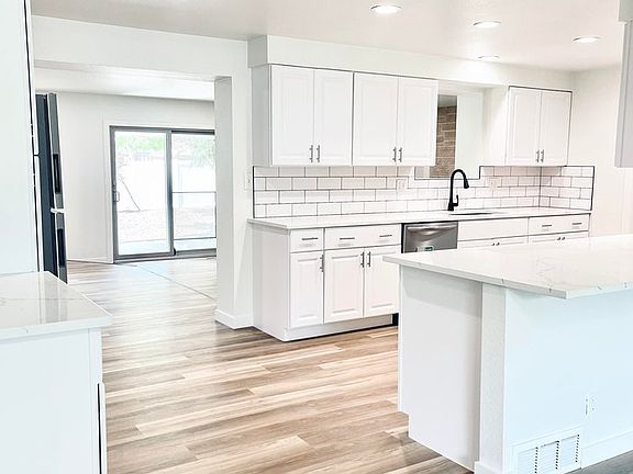 5th image of 3423 Sheridan Ave