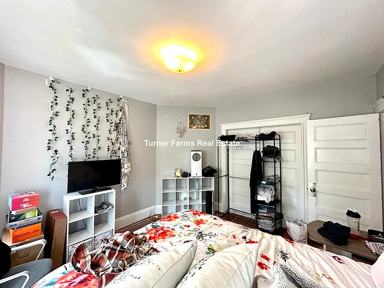 9 Taft St #3B — Photo 10