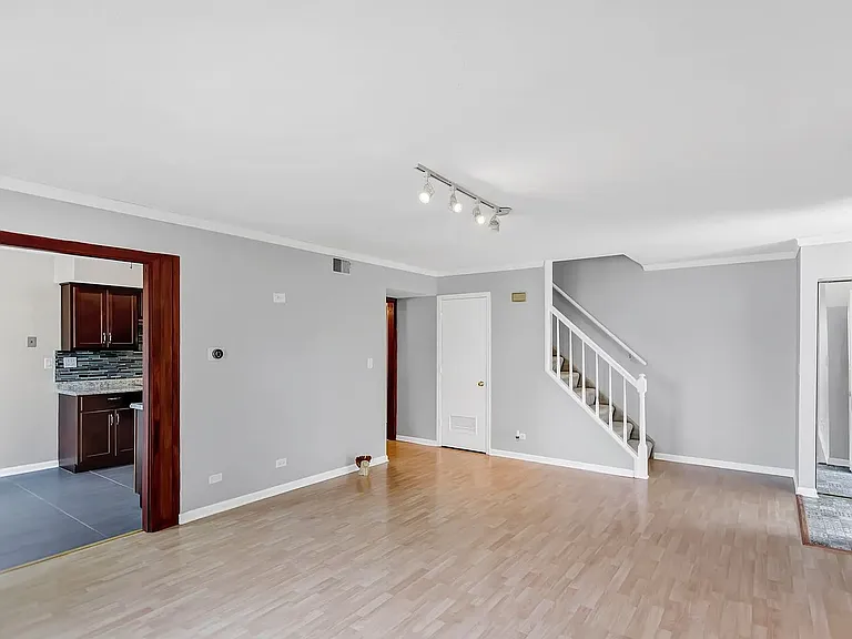 841 Dighton Ln — Photo 5