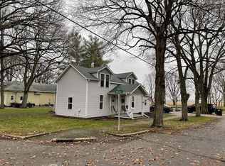 1002 E Grant St, Monticello, IL 61856