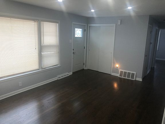5th image of 17411 Oconto Ave