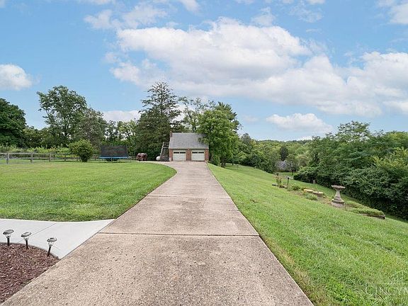 2nd image of 10036 Skyridge Dr