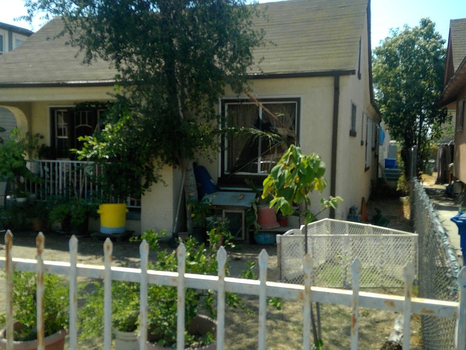 1st image of 546 W 41st St