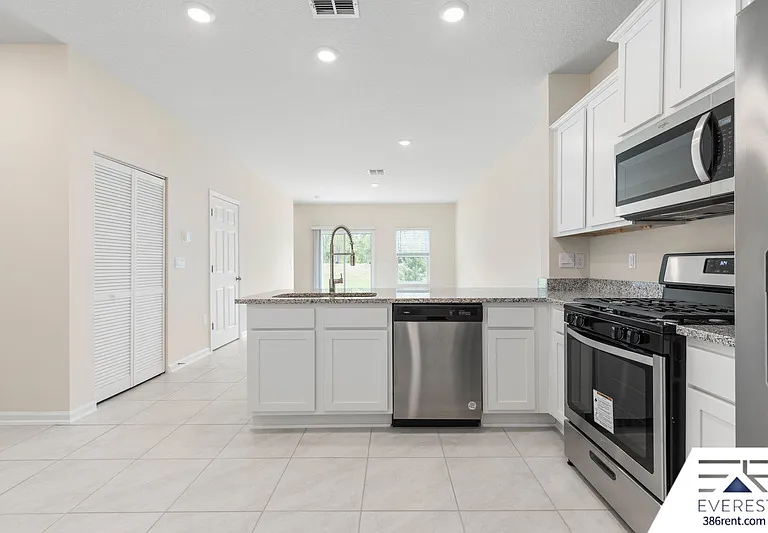 41 Temple Dr — Photo 14