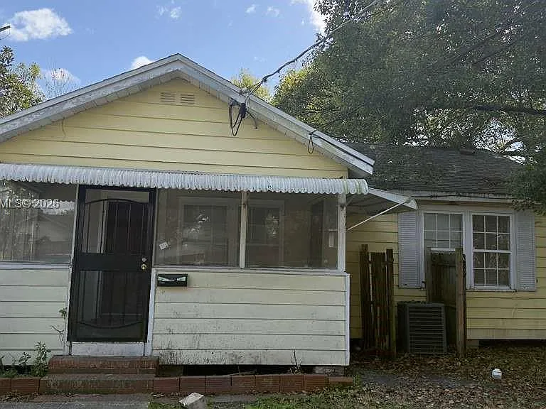 2748 Broadway Ave — Photo 32