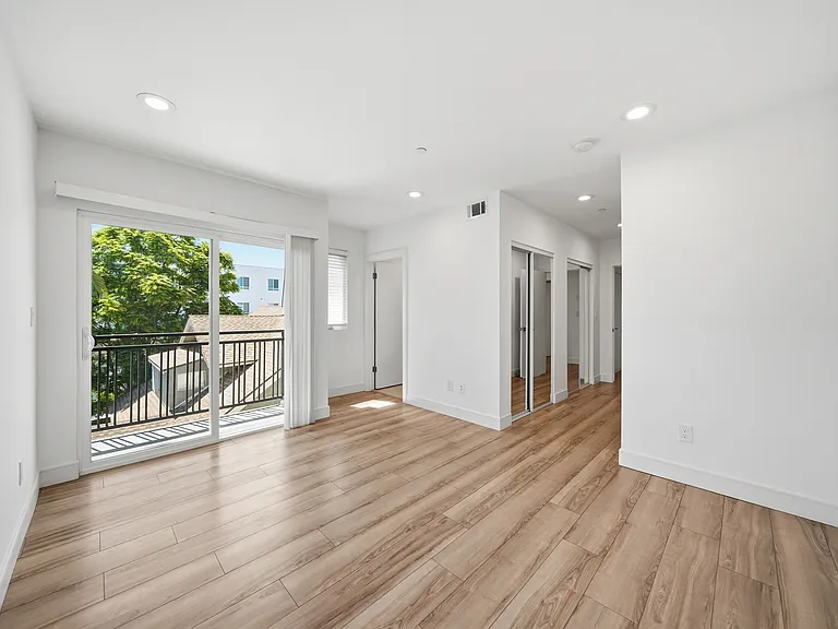 1235 1/2 W 39th Pl — Photo 18
