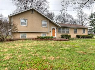 6311 N Woodland Ave, Gladstone, MO 64118