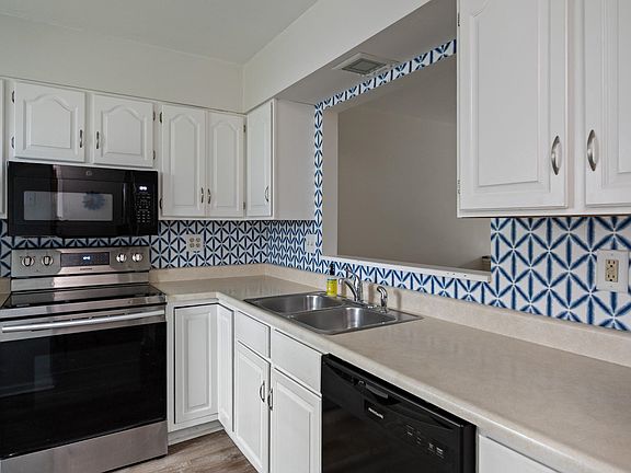 3rd image of 267 Eastview Circle