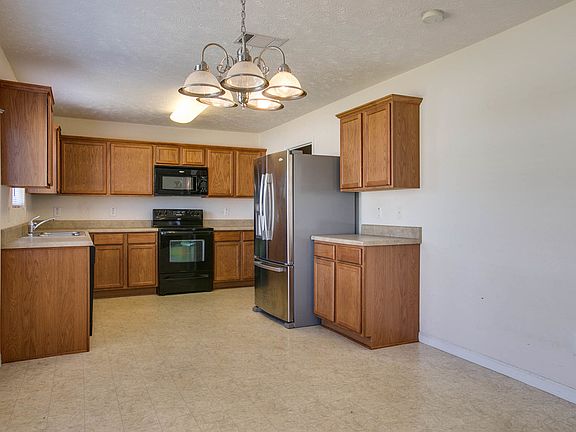 3rd image of 3514 Whitebud Ln