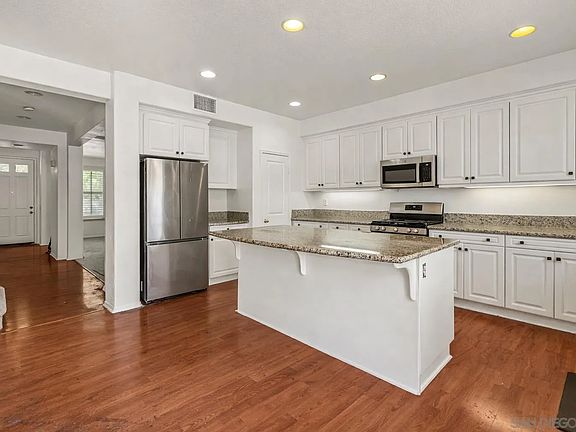 3rd image of 28922 Newport Rd