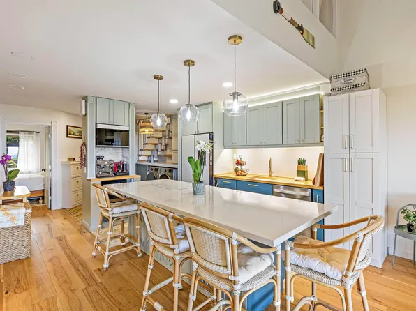 50 Puu Anoano St APT 1704, Lahaina, HI 96761