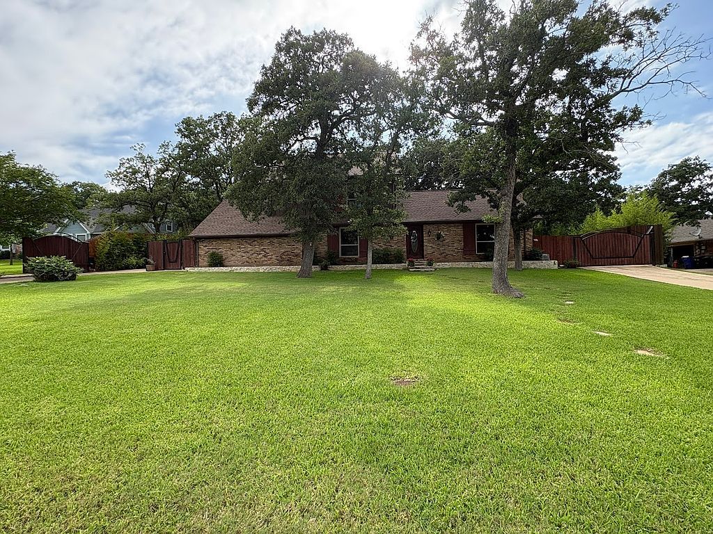 1212 Vera Ln - Property Image