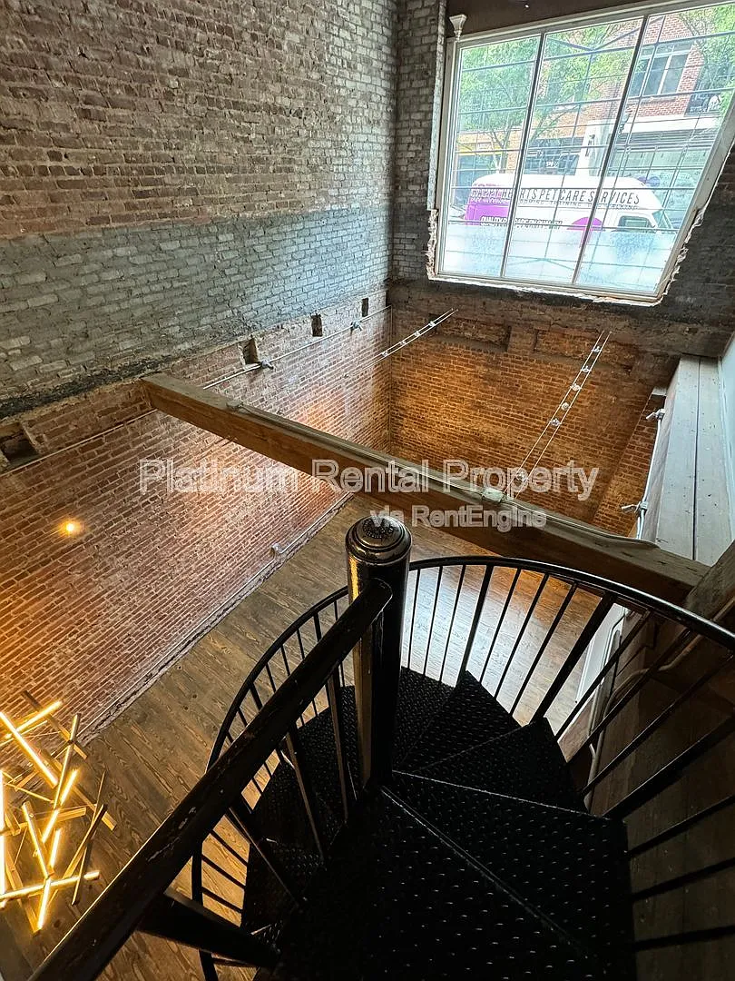 3 bed, 2.0 bath, 1554 sqft, $2,795 — Photo 4