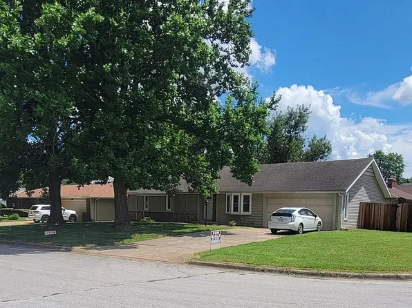 1624 E Swallow St, Springfield, MO 65804