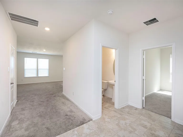 6021 Diamond Sky Ln — Photo 3