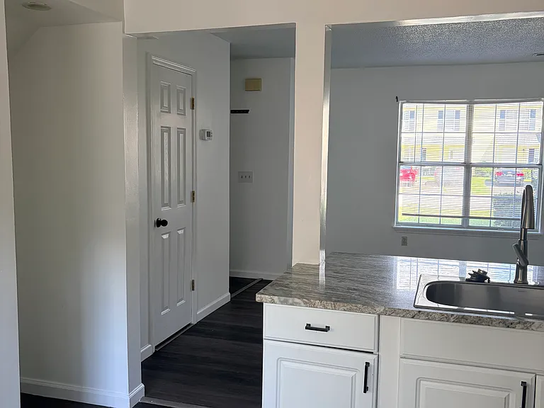 4724 Bayfield Dr — Photo 5