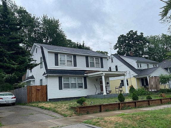 3rd image of 1822 Martin Ave SE