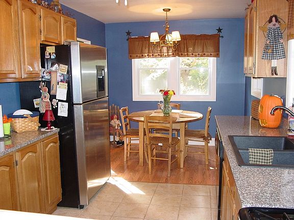 Granite/Stainless E/I Kitchen