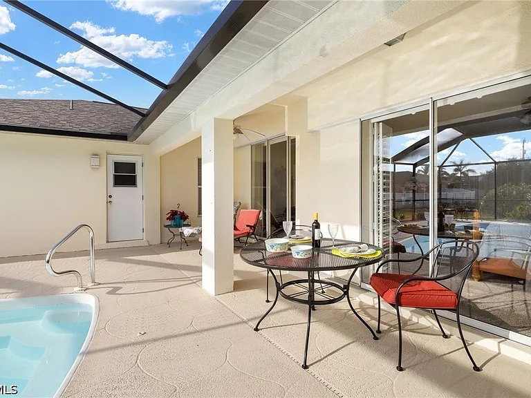 2305 SW 19th Pl — Photo 25