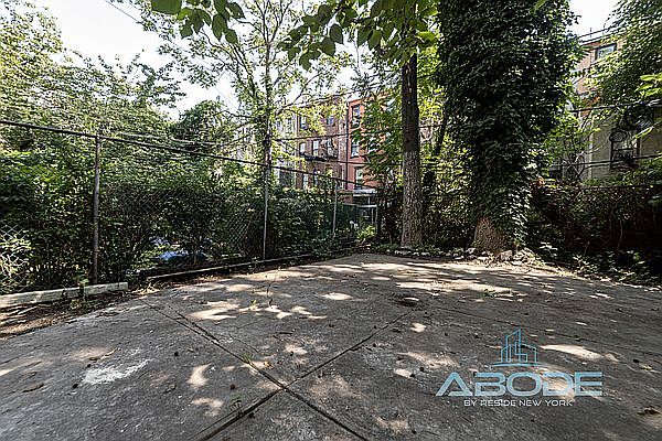 1st image of 182 Vernon Ave #1C