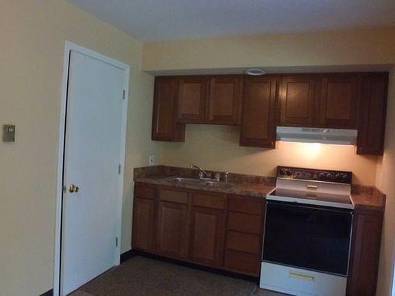 3rd image of 2830 Plymouth St APT 2