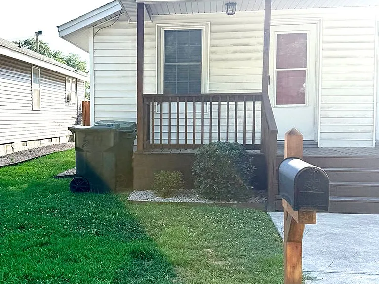 514 Manchester St SE — Photo 2