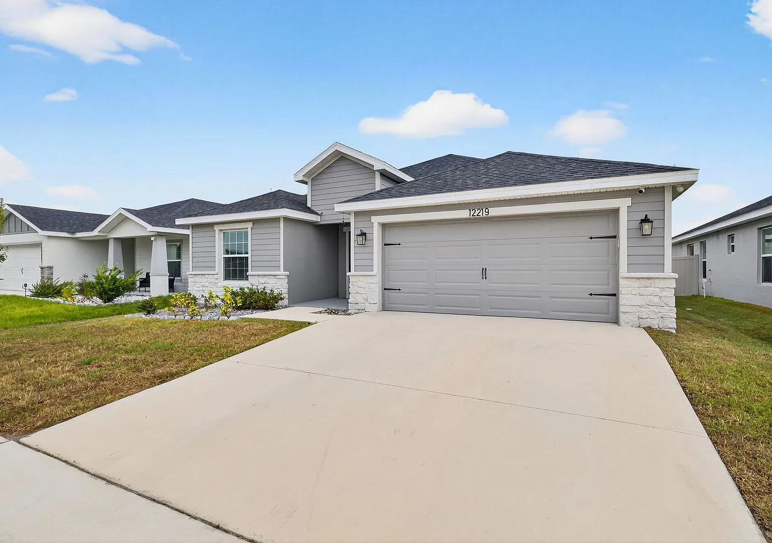 New Spacious 4 Bed - W/Amenities! — Photo 3