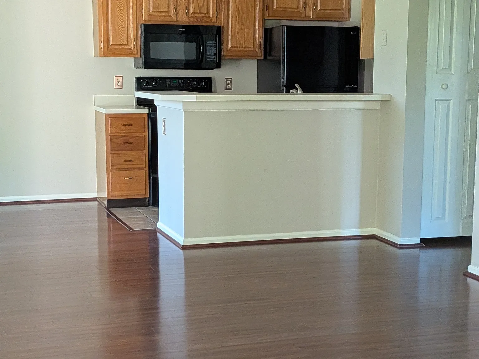 2 bed, 1200 sqft, $2,300 — Photo 2