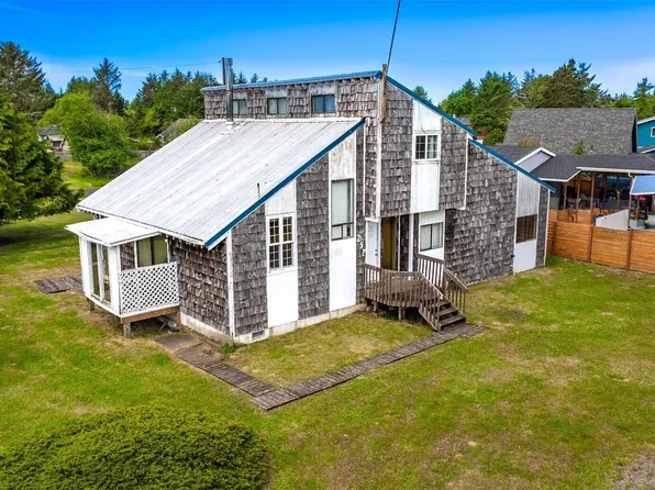 257 Point Brown Avenue SW, Ocean Shores, WA 98569