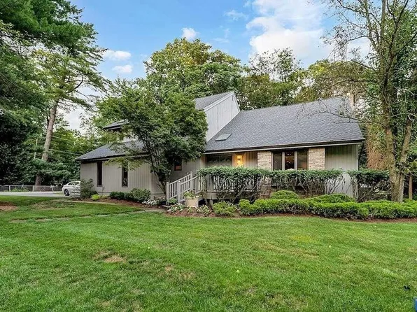 2 Longwood Ct, Woodcliff Lake, NJ 07677