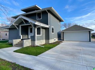 425 3rd St NW, Le Mars, IA 51031