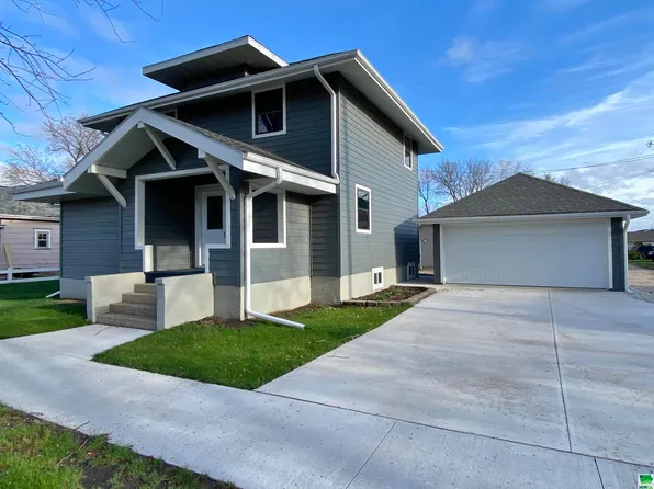 425 3rd St NW, Le Mars, IA 51031