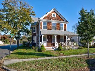 326 6th St, Greenport, NY 11944