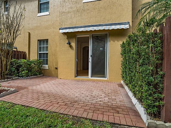 4th image of 2780 Eagle Rock Circle #502