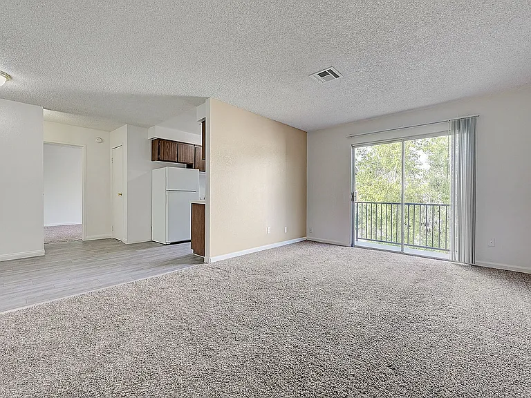 3940 Algonquin Dr-5