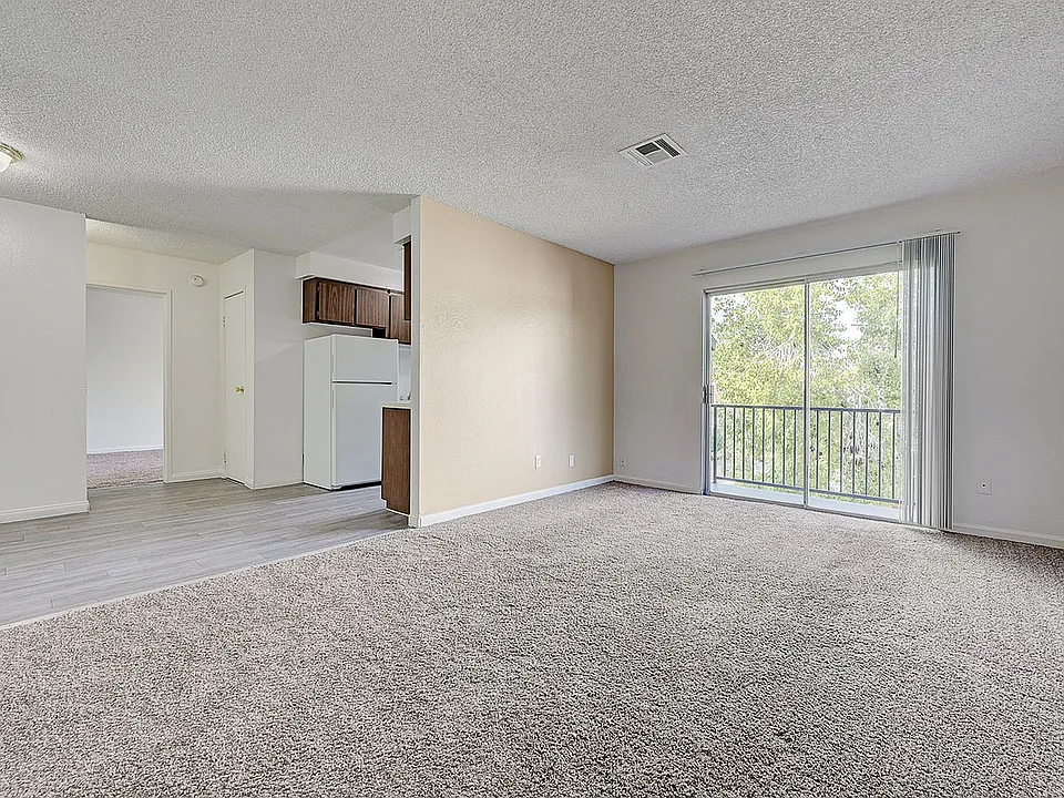 3940 Algonquin Dr-5