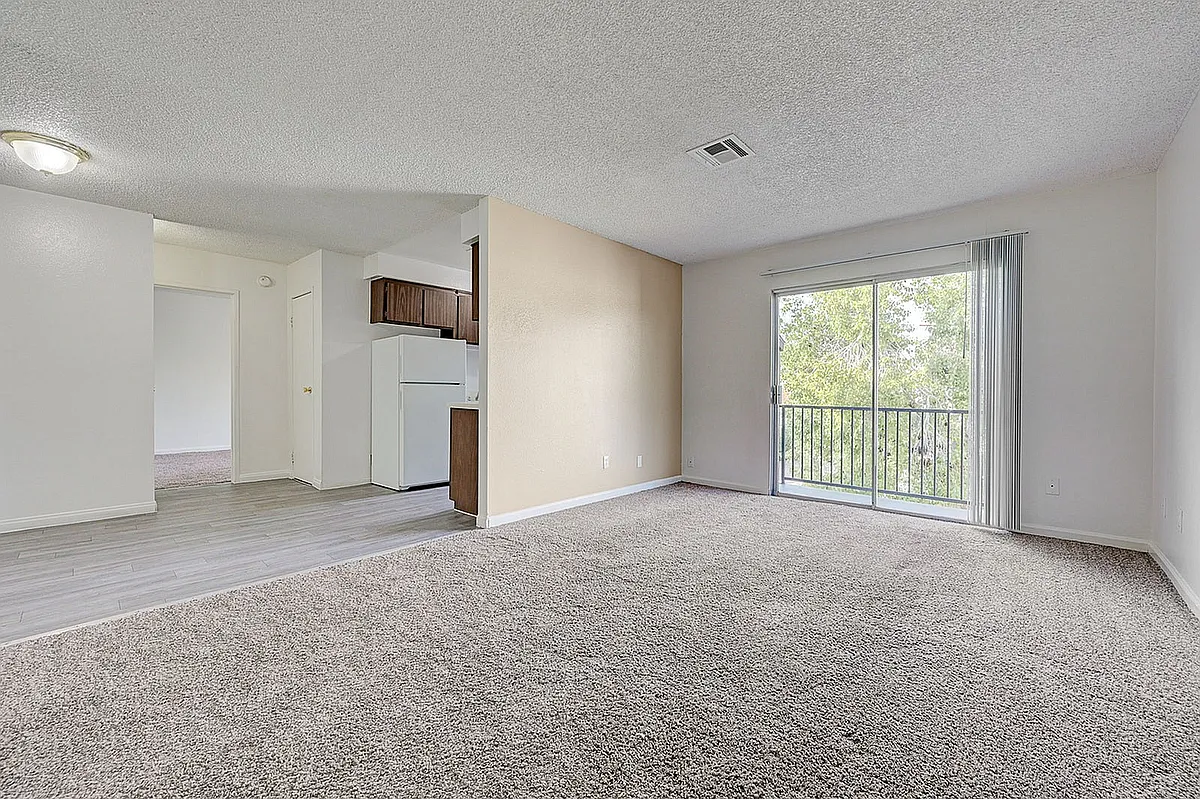 3940 Algonquin Dr-5 - Bossa Nova