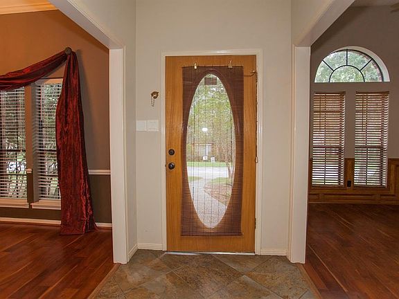 The study and the dining room are just off the entry...